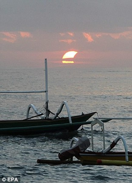 澳大利亚日环食壮观上演