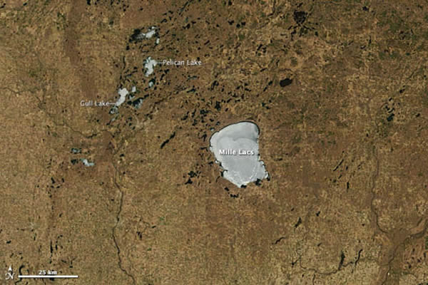 卫星照片展示了美国明尼苏达五月的残留湖冰景象