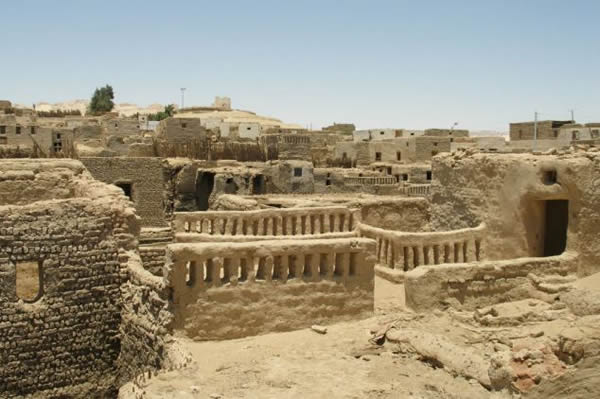 埃及西部达赫莱绿洲阿喀斯尔村落麦地那市地区,研究人员研究了儿童的骨骼并确定了他们出生的年代信息。