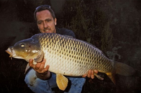 1999年考森第一次捕获重26磅的鲤鱼