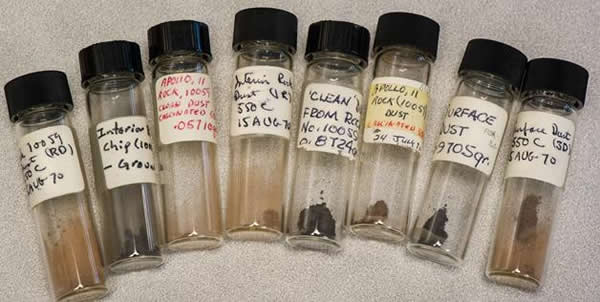 来自美国加州的档案保管员近日于美国劳伦斯-伯克利国家实验室的一间仓库内,发现了装有阿波罗11号采集到的月球尘埃的20个小瓶。