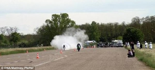 基西在瑞士新奇热电工程公司(ETE)工程师的帮助下创建了自行车时速263公里