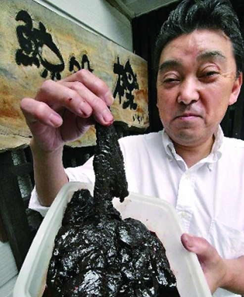 一家日本企业用珍稀鲸鱼肉制作狗粮