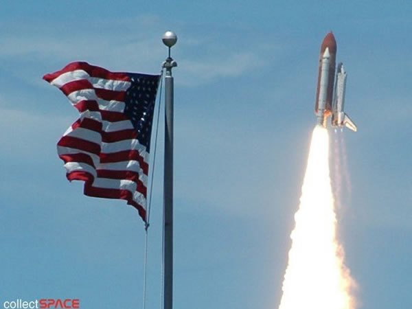 STS-121任务成为“独立日”的焰火