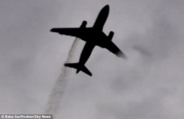 一架英国航空客机起飞后引擎意外冒烟起火