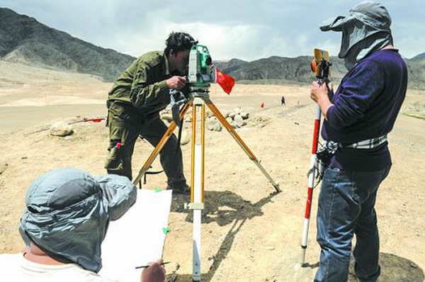 Ժ½׶ԭϵġڰʯĹȺ