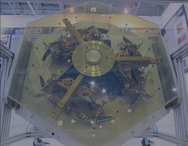 图为国际合作在美国夏威夷岛建设的30米口径超大型望远镜效果图。日本国立天文台已着手为该望远镜制作镜片。