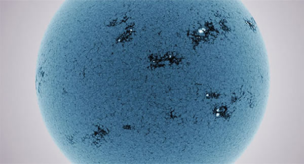 11.̫������ڤ���ǵľ���ǳ�Զ���Թ��ٴ���ҲҪ5����Сʱ��