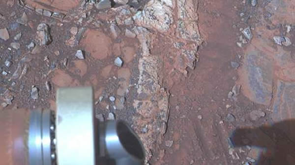 �������ڻ����Ϸ�����������pHֵ�ӽ�����ˮ���֤��