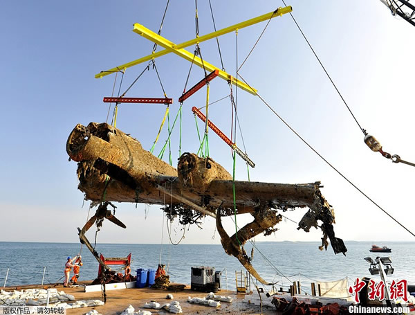 Ӣ�����̳������Ͻ����һ�ܶ�ս�¹������17��ը��