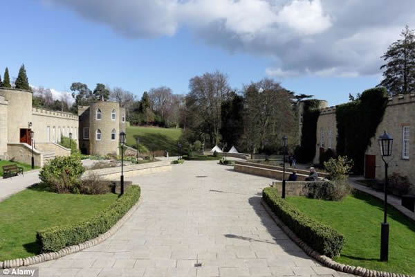 λ�ڶ�����˹�ص����ɽ������ܲ���¥������Ա�ƾ������⸽��ż��UFO��