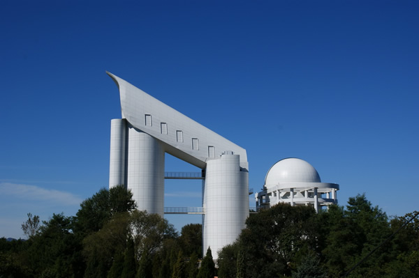 郭守敬望远镜(LAMOST)发现500余颗类星体