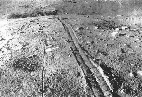 1973年月球车2号在月球上留下的痕迹