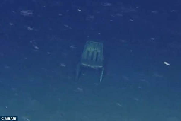 太平洋海床上数量惊人的人造垃圾