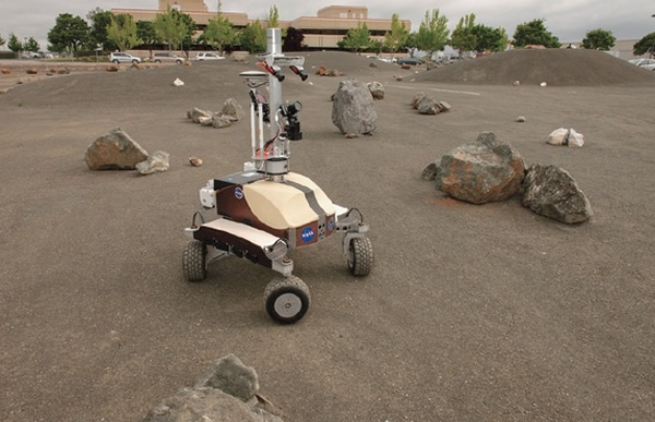 美国宇航员在国际空间站实施首次从太空操纵地面机器人的试验