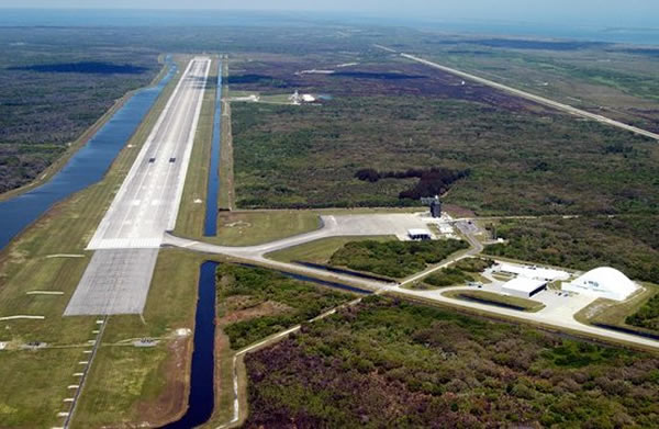 美国宇航局航天飞机着陆综合设施是目前世界上最长的跑道之一,可满足各种类型飞行器的着陆要求