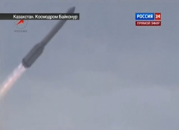 俄罗斯质子-M运载火箭在点火升空后发生偏转并爆炸解体