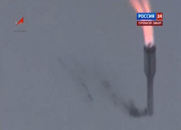 俄罗斯质子-M运载火箭在点火升空后发生偏转并爆炸解体