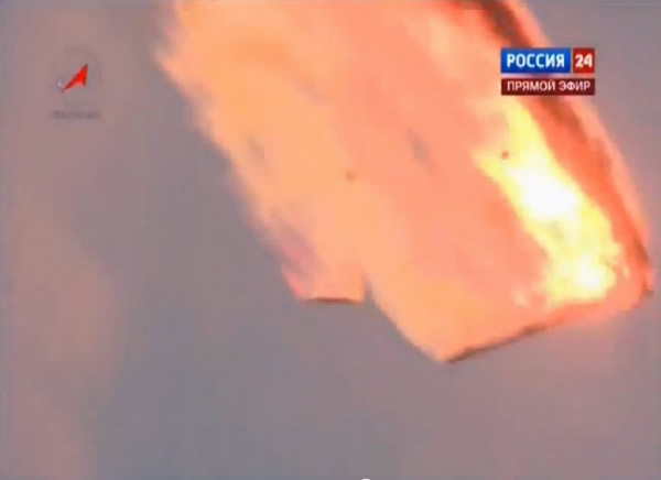 俄罗斯质子-M运载火箭在点火升空后发生偏转并爆炸解体