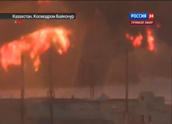 俄罗斯质子-M运载火箭在点火升空后发生偏转并爆炸解体
