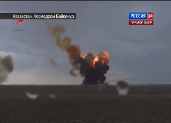 俄罗斯质子-M运载火箭在点火升空后发生偏转并爆炸解体