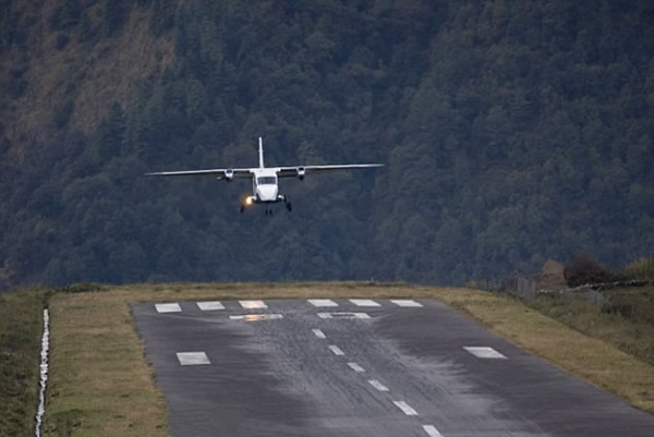 ��������Σ�յķɻ������Ჴ��¬��������