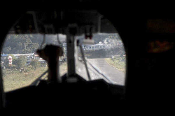 ��������Σ�յķɻ������Ჴ��¬��������