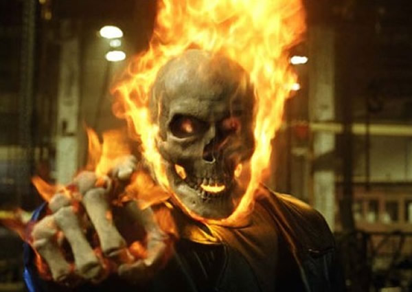 电影《恶灵骑士》主角变身骷髅头