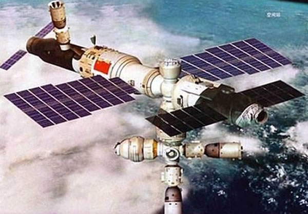 相比较于10年前,中国航天在预算、组织等领域增加了一些透明度,在技术层面上更加地成熟,基本具备了舱外行走、空间对接的能力,但与世界上最先进的航天技术相比还有相当