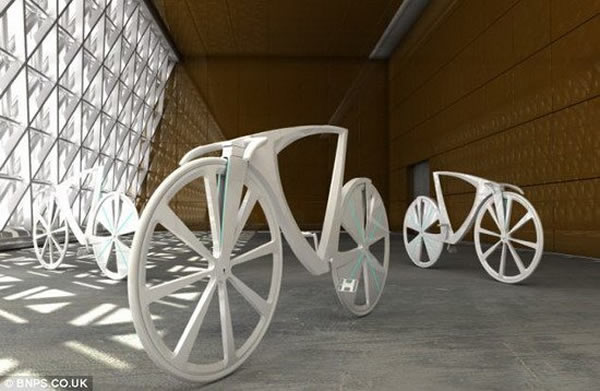 这款新颖自行车是由HI-MACS材料制成,这是一种介于丙烯酸和石质之间的材料,通常用于制造厨房台面