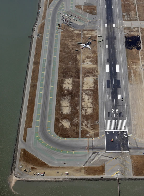 韩亚航空公司波音777客机在美国旧金山国际机场着陆时失事