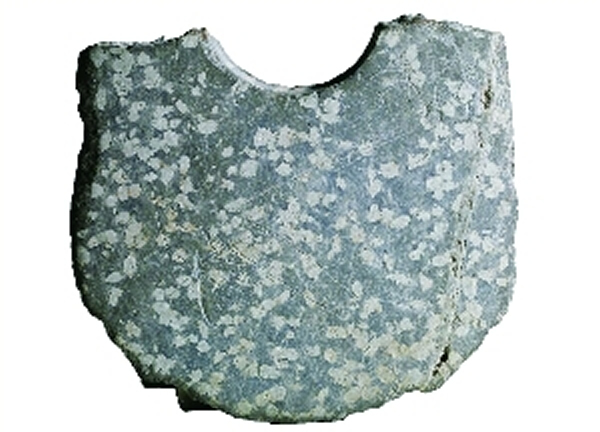 出土石钺之一,石钺上的文字(正面)