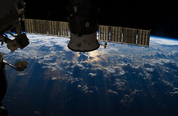 国际空间站宇航员拍摄的壮美地球