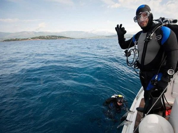 ��ѧ��Ǳˮ����ī������ˮ�´�����һƬ����ˮ��ɭ�֣�����ʷ��׷����5����ǰ