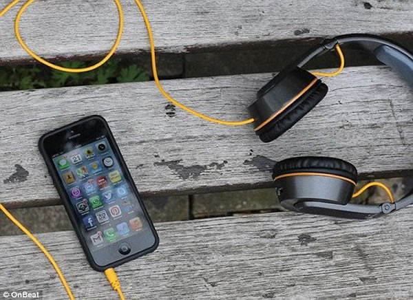 Ӣ����Ƶ����ʦ�������һ�������OnBeat�����ܹ�ʹ��̫���ܶ��ֻ���ƽ����Խ��г��