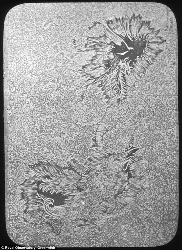1873年,塞缪尔-皮尔庞特-兰利绘制的太阳表面的显微结构