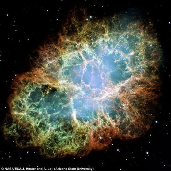 2005年,哈勃望远镜拍摄的螃蟹星云,它被称为超新星爆炸残骸