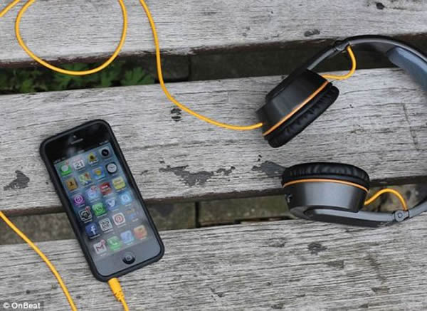 �ո�����Ƶ����ʦ���Ƶ�̫���ܶ���OnBeat������Ϊ�ֻ���ƽ����Գ�硣��������ͷ������һ���������̫���ܵ�أ����ڲ������ⷢ��