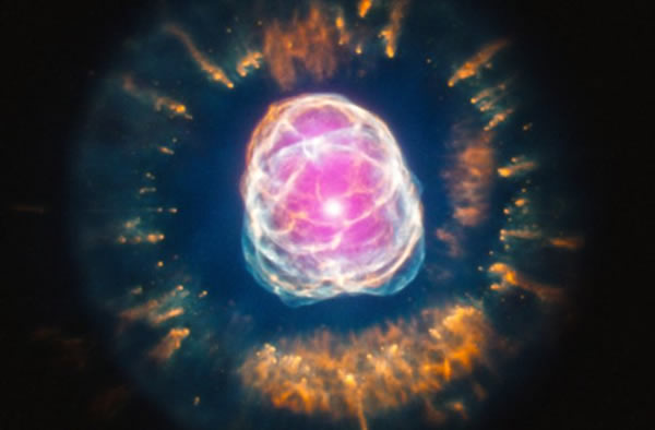 The death of a Sun-like star as seen by the Chandra and Hubble space telescopes