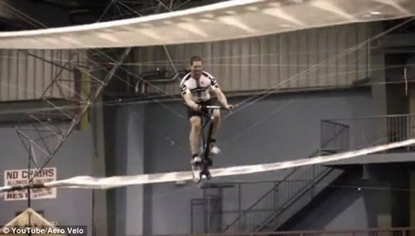 加拿大多伦多大学最新设计的人力直升机,可以持续飞行64秒,距离地面3.3米,赢得了AHS西科尔斯基奖25万美金