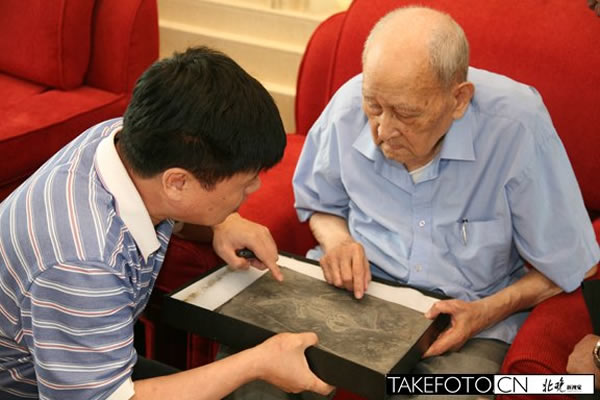 Ψһ���ڵġ������ˡ�ͷ�ǹǻ�ʯ��֤�ˡ�������־