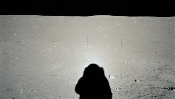 阿波罗11号拍摄的极其珍贵月球彩色照片