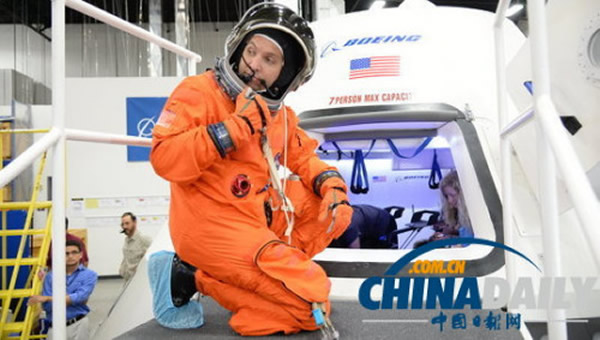 波音公司展示为NASA新研制的近地轨道航天器