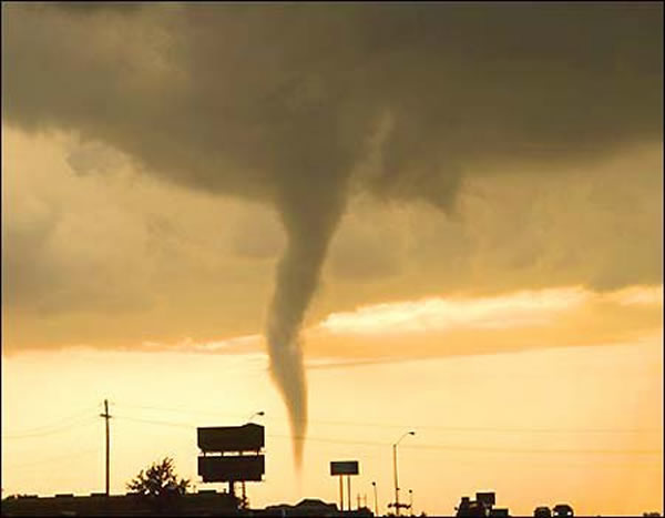 龙卷风的最高风速可达每小时480公里
