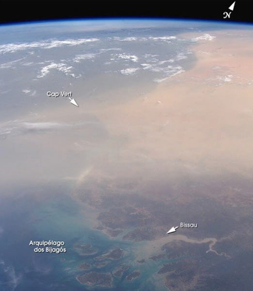 美国宇航局调查撒哈拉的尘埃和干燥空气是否抑制或促进大西洋飓风的形成