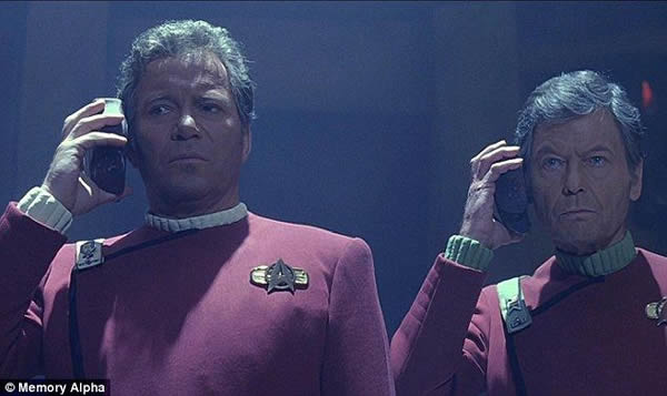 �ȸ��ͨ�÷����������ڵ�Ӱ���Ǽ��Ժ�����ƿ˴������������������ɣ�William Shatner�����ݣ����Ϲ�ͷ���ɵ¸���˹�ء�����(DeForest Kell