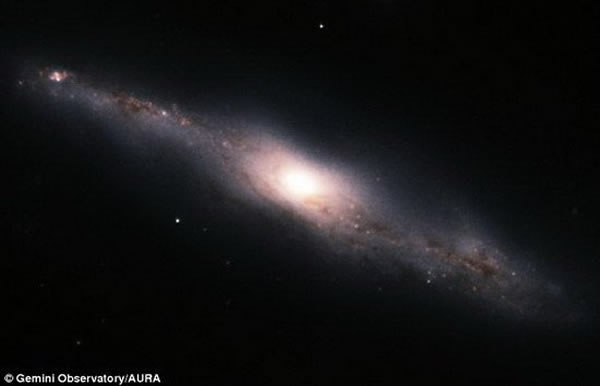 FLAMINGOS-2相机拍摄的螺旋星系NGC 7582