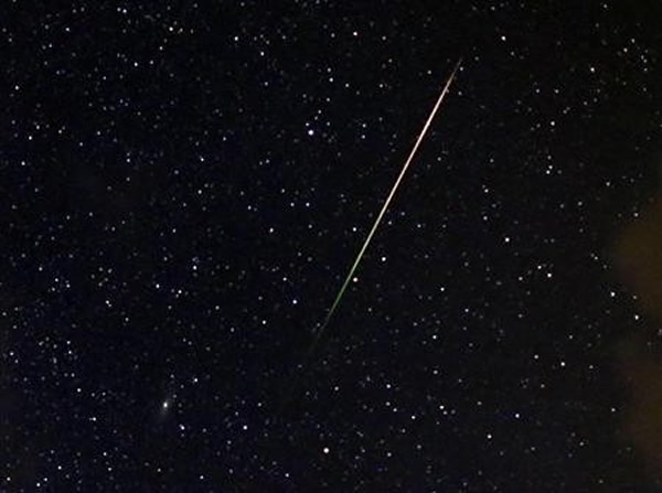 8��13���賿���ձ������ظ�ʿɽ����ҹ�չ۲⵽��Ӣ����������