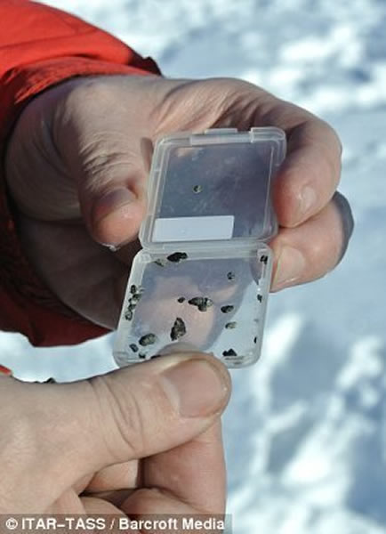 美国宇航局的科学家称这次陨石雨撞击的冲击波相当于30颗广岛原子弹,冲击波在全球回荡了两次,本次袭击事件与2012 DA14小行星掠过地球在时间上有重叠,但两者并