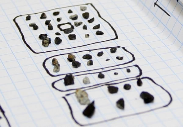 科学家认为袭击车里雅宾斯克的陨石雨来源于小行星2011 EO40,但是到目前为止还不能十分确定,除非我们能对该小行星采集样本返回比对